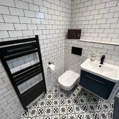 Monochrome bathroom with black fittings