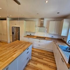 White-shaker-style-Howdens-kitchen-with-wooden-flooring-Thomson-Properties