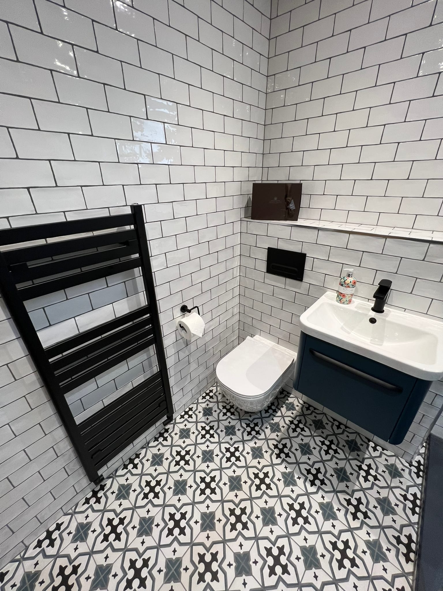 Monochrome bathroom with black fittings