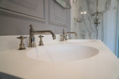 Traditional bathroom refurbishment by Thomson Properties