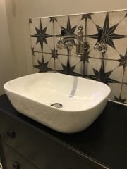 Patterned bathroom splashback - Thomson Properties